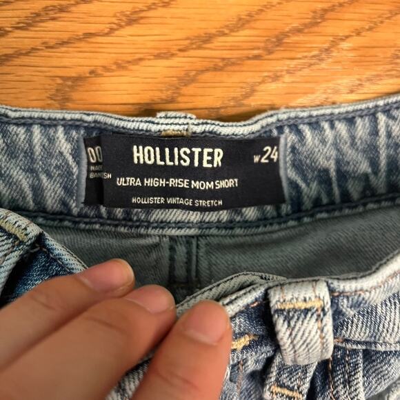Hollister Ultra High-Rise Mom Shorts - Picture 3 of 5